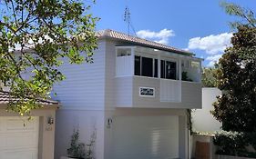 Hightide- Luxury Apartment, Almost On The Beach.